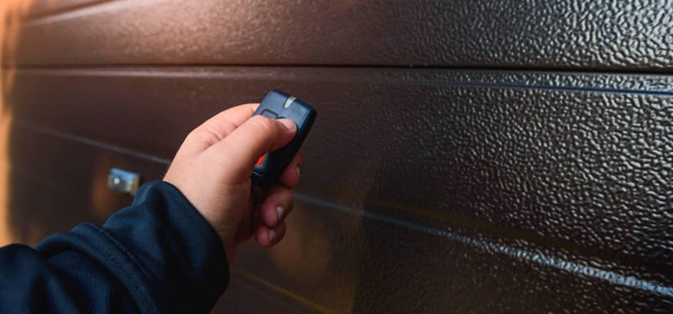 automatic door opener with remote control in San Marino